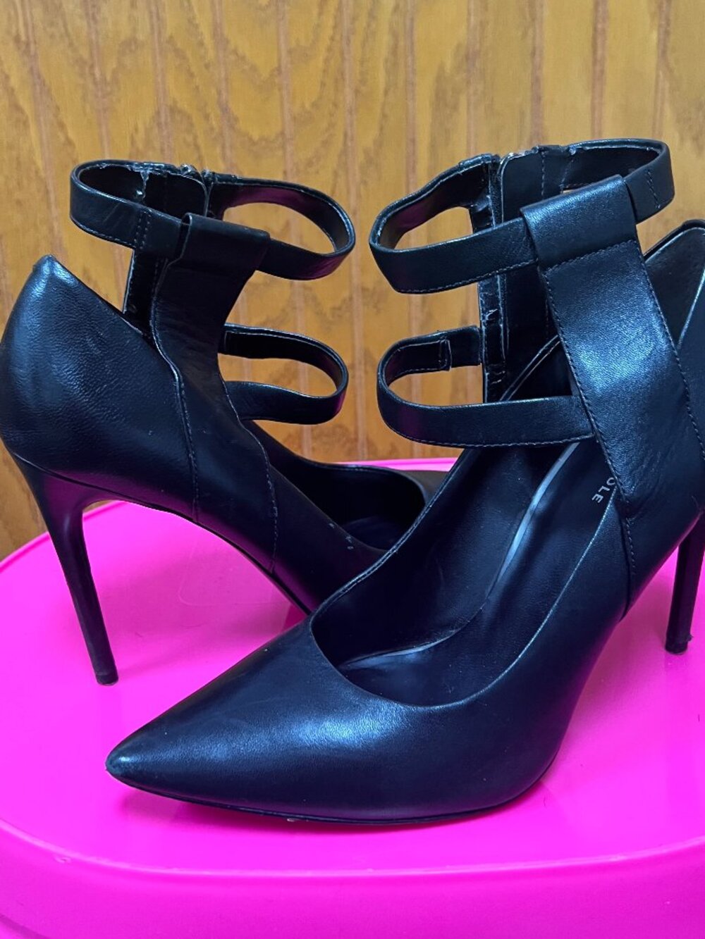 Black Pointed Toe Ankle Strap Heels – 4”Side Zip – Size 8M Kenneth Cole New York